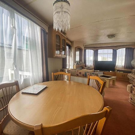 6 Berth Caravan With Decking Nearby Heacham Beach In Norfolk Ref 21047A Otel Dış mekan fotoğraf