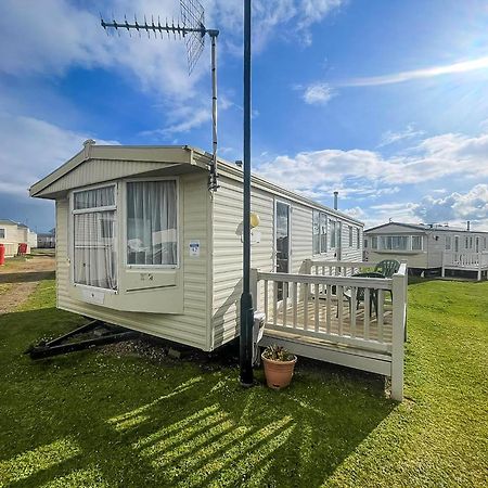 6 Berth Caravan With Decking Nearby Heacham Beach In Norfolk Ref 21047A Otel Dış mekan fotoğraf
