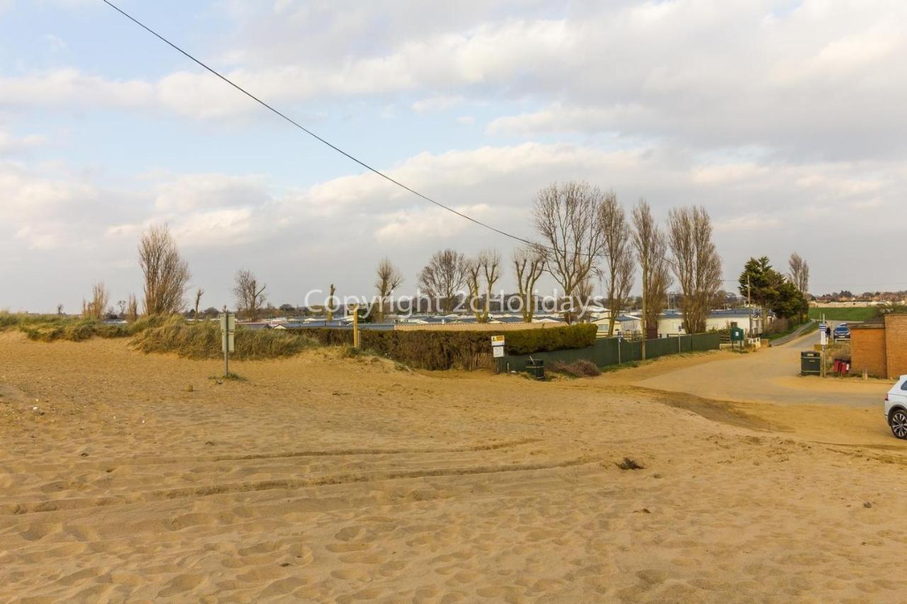 6 Berth Caravan With Decking Nearby Heacham Beach In Norfolk Ref 21047A Otel Dış mekan fotoğraf