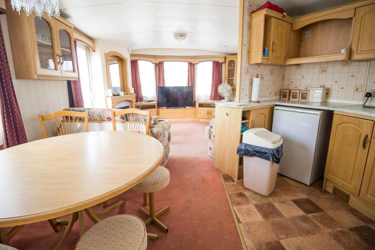 6 Berth Caravan With Decking Nearby Heacham Beach In Norfolk Ref 21047A Otel Dış mekan fotoğraf